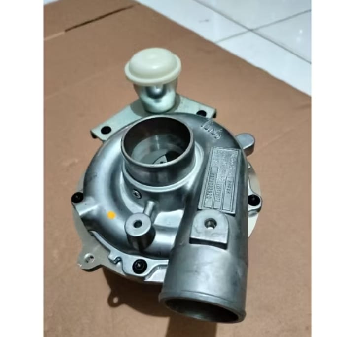 Turbocharger mobil diesel yang sudah dibersihkan dan siap dipasang kembali